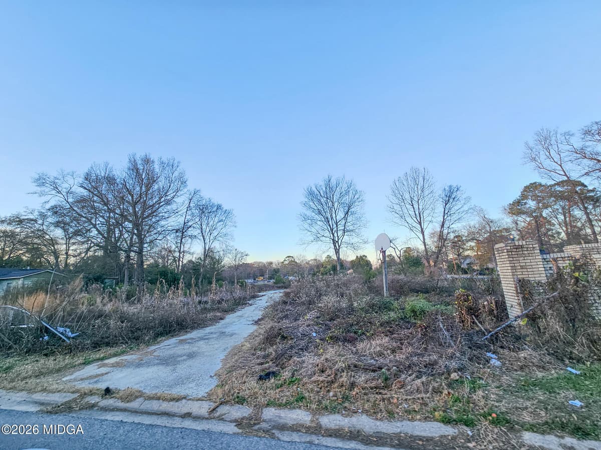 Village Green · 2611 Village Green Lane, Macon, GA 31206