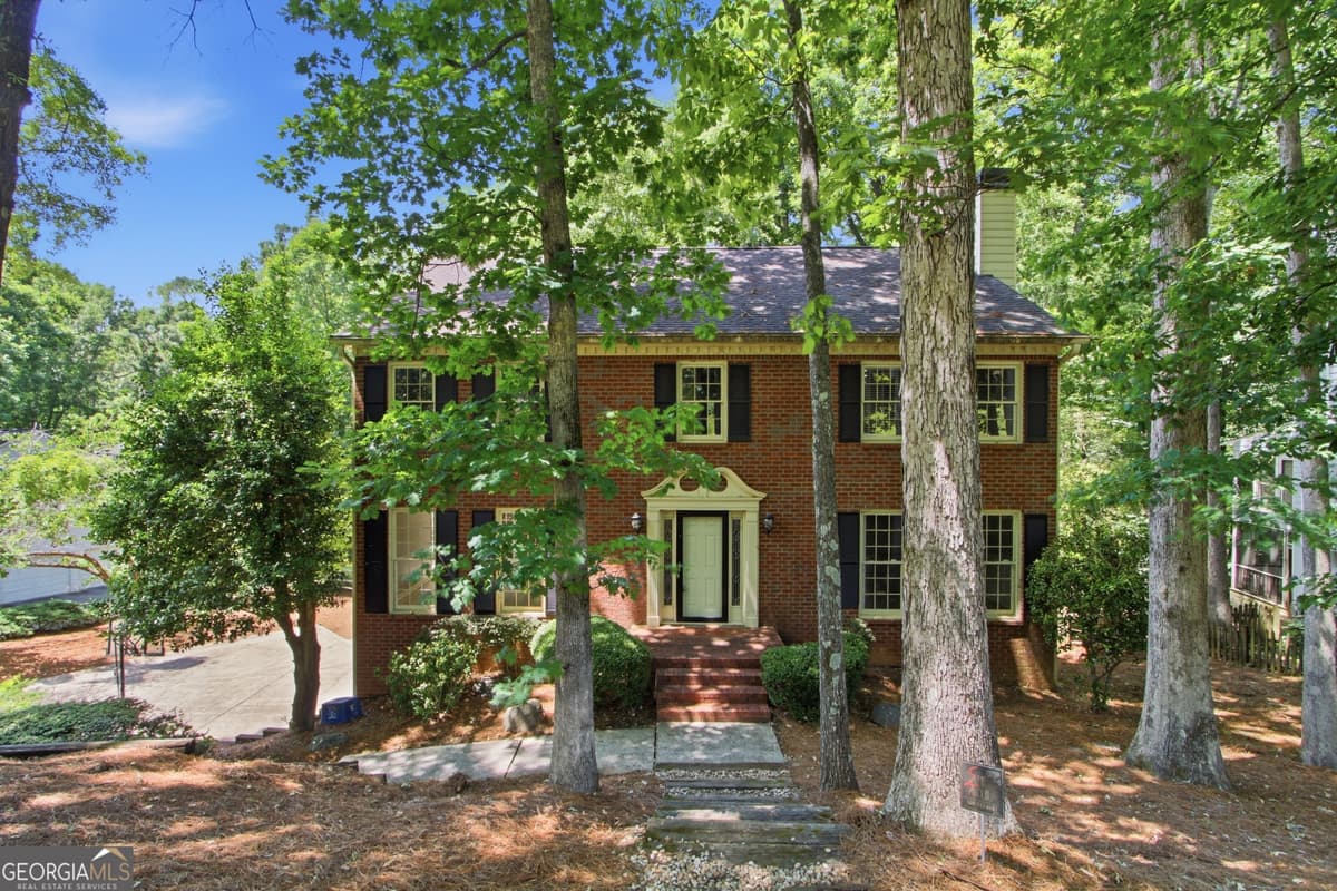 THE BLUFFS · 4003 Oakview Court, Alpharetta GA 30005