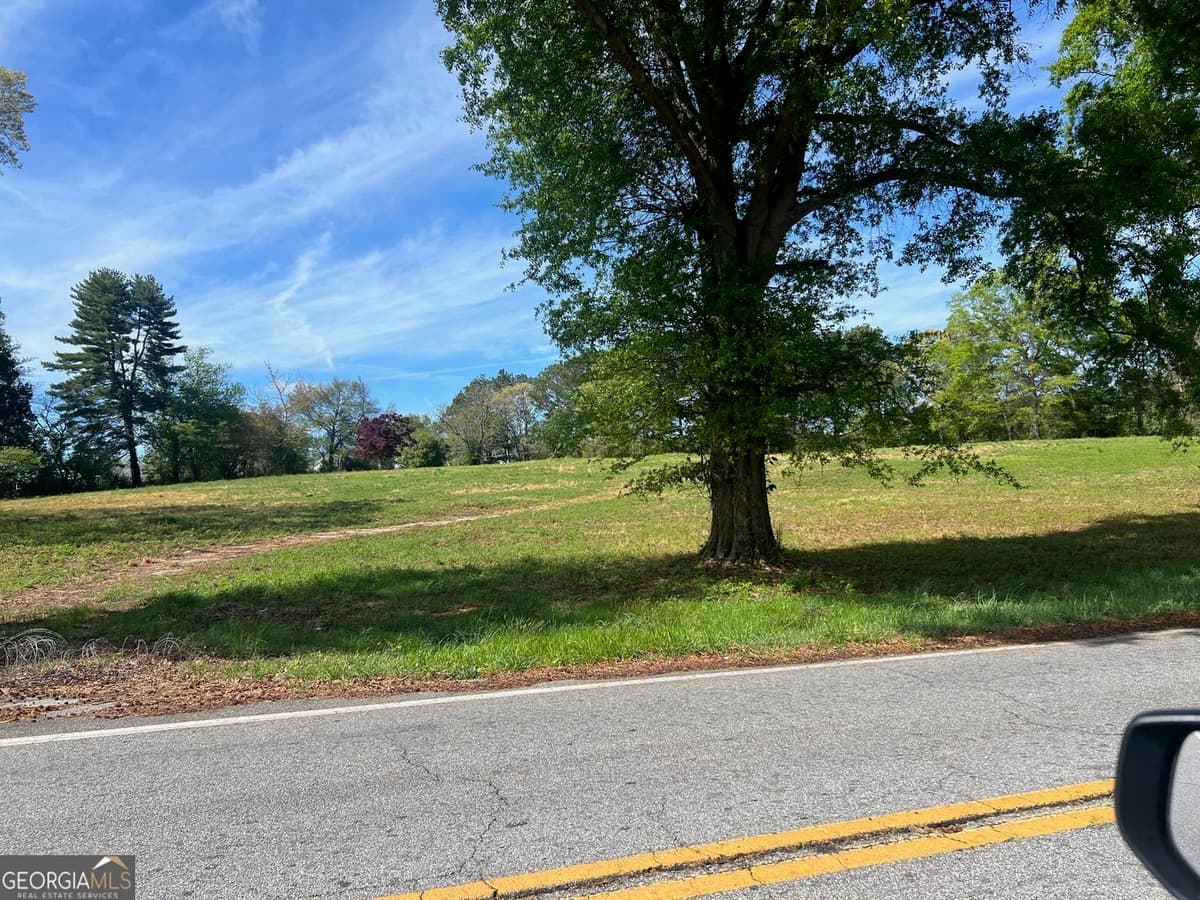 613 Midway Road, Loganville GA 30052