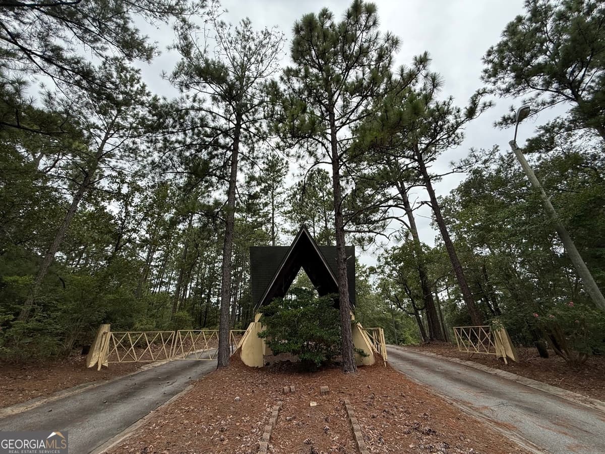 2251 Boy scout Road, Byron GA 31008