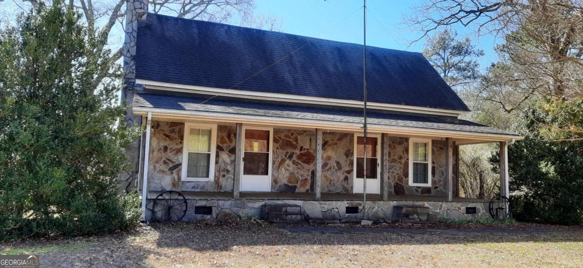 11953 Henderson Mountain Road, Fairmount GA 30139