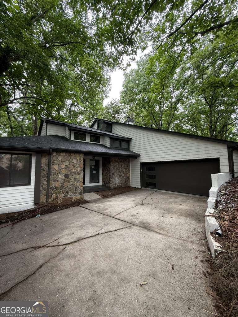 Rivermont · 352 N Peak Drive, Alpharetta GA 30022