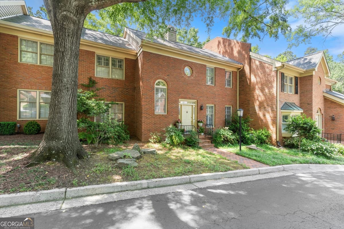 GLENRIDGE PLACE · 40 Ivy Chase NE, Atlanta GA 30342
