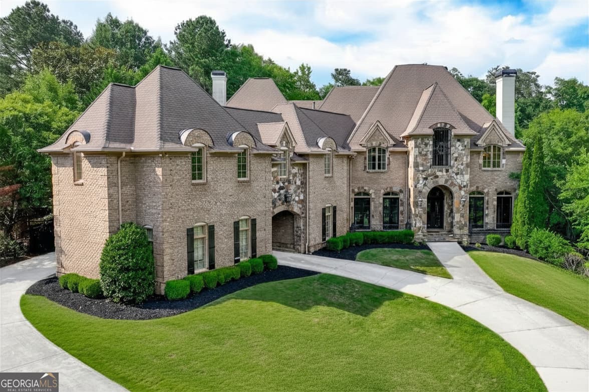453 Londonberry Road, Sandy Springs GA 30327