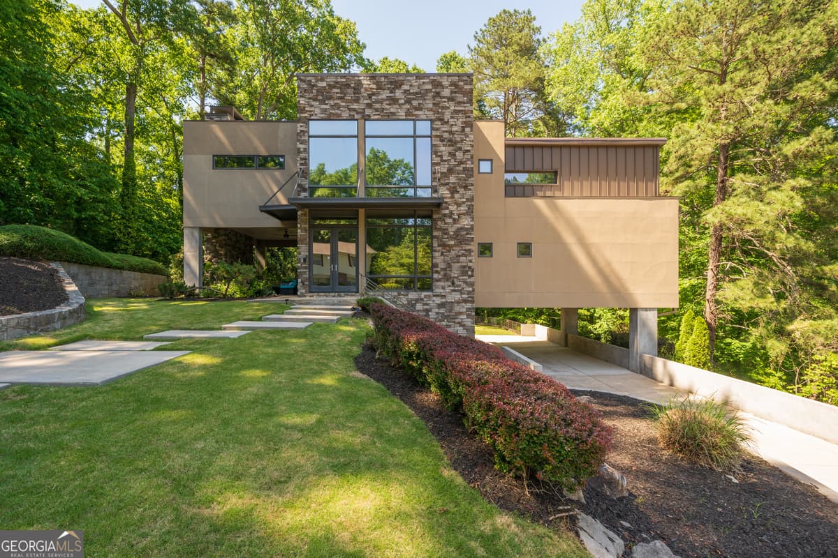 643 Larchmont Circle NW, Atlanta GA 30318