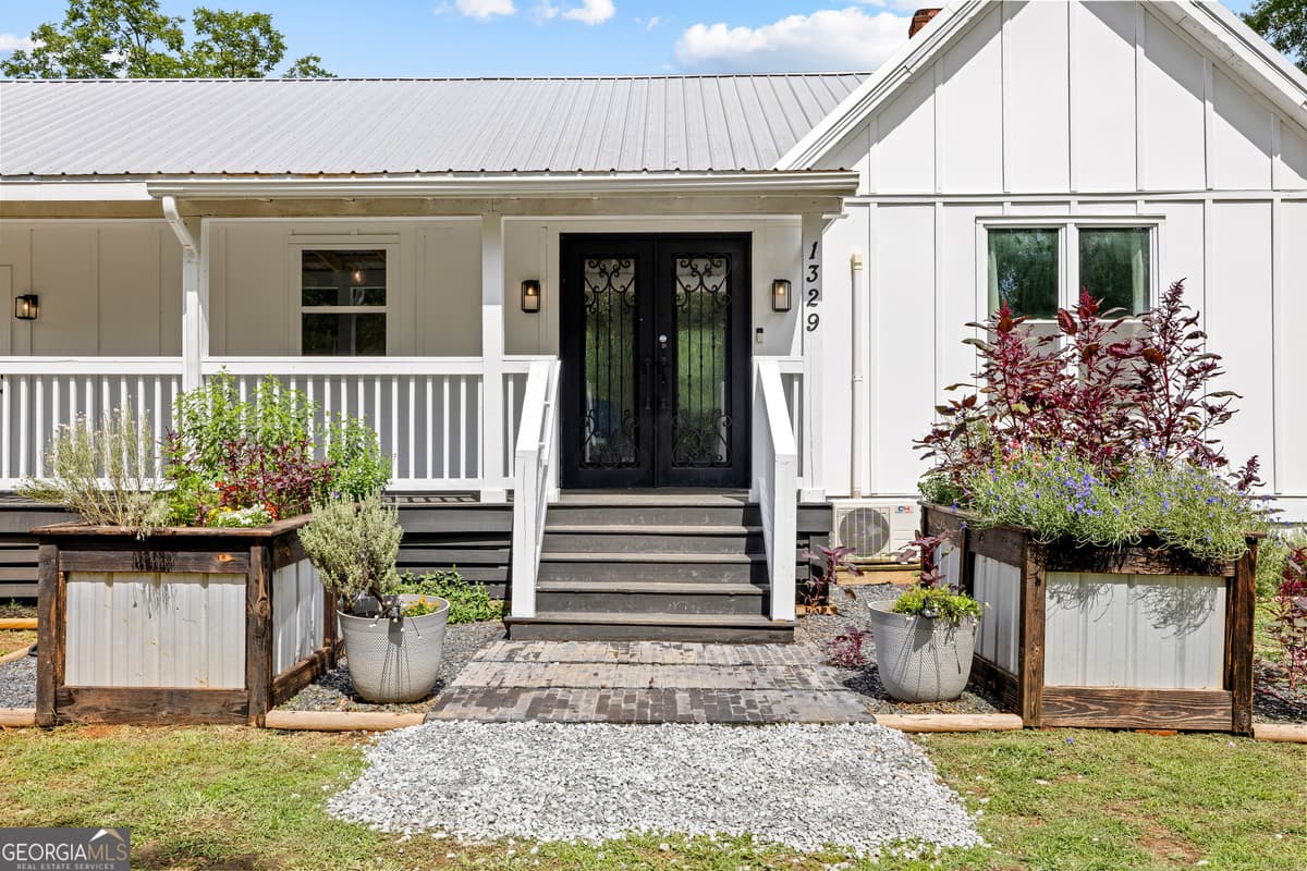 1329 Standing Rock Road, Senoia GA 30276