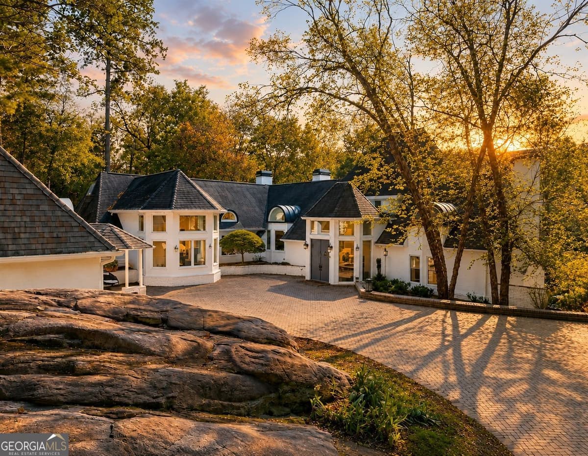 Buckhead · 3906 Paces Ferry Road NW, Atlanta GA 30327