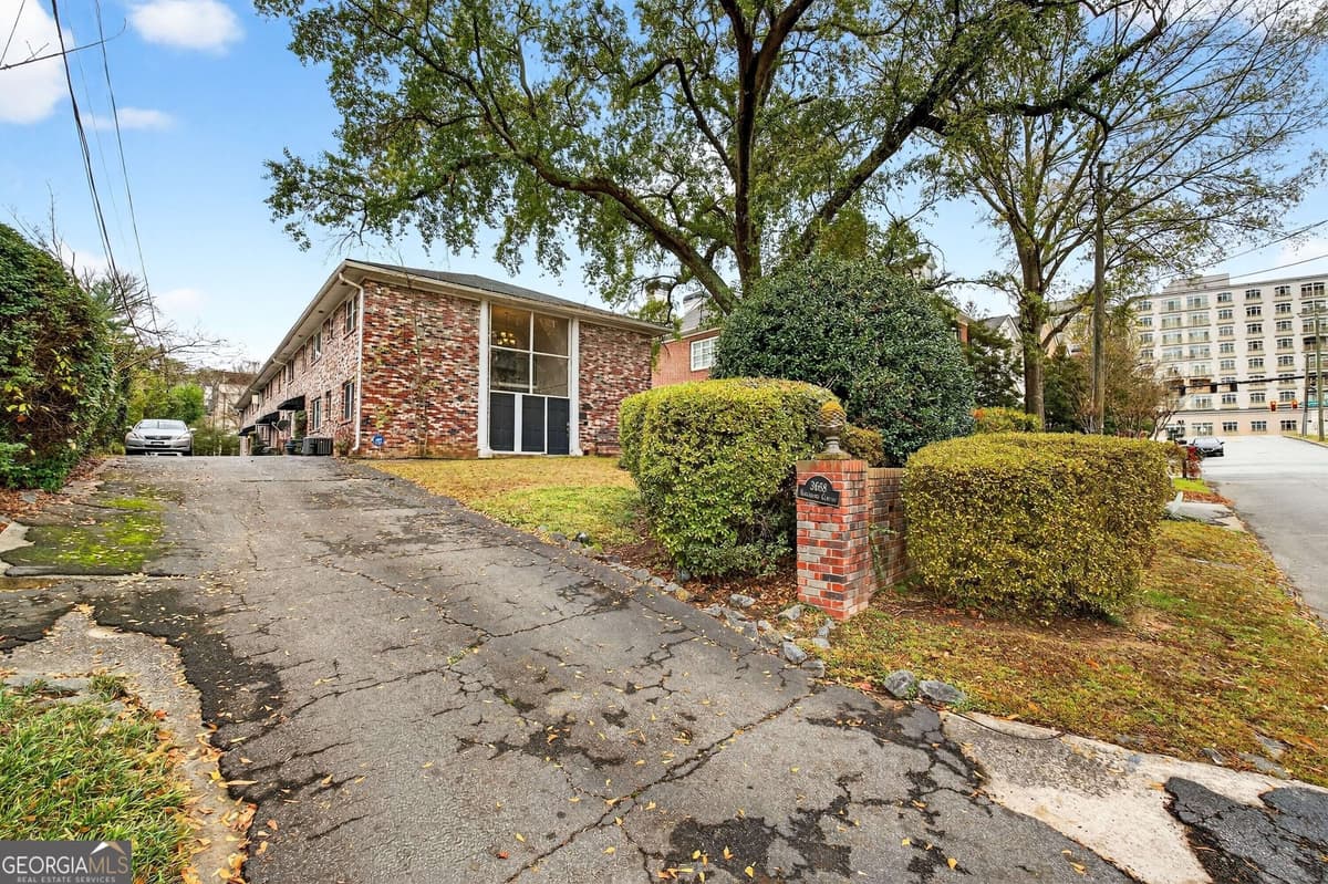 buckhead · 3668 Kingsboro Road NE, Atlanta GA 30319