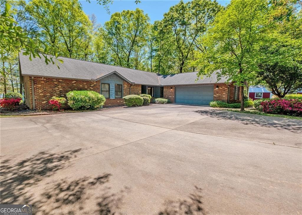 Bonita Point · 7 Old Oak Trail, Hartwell GA 30643