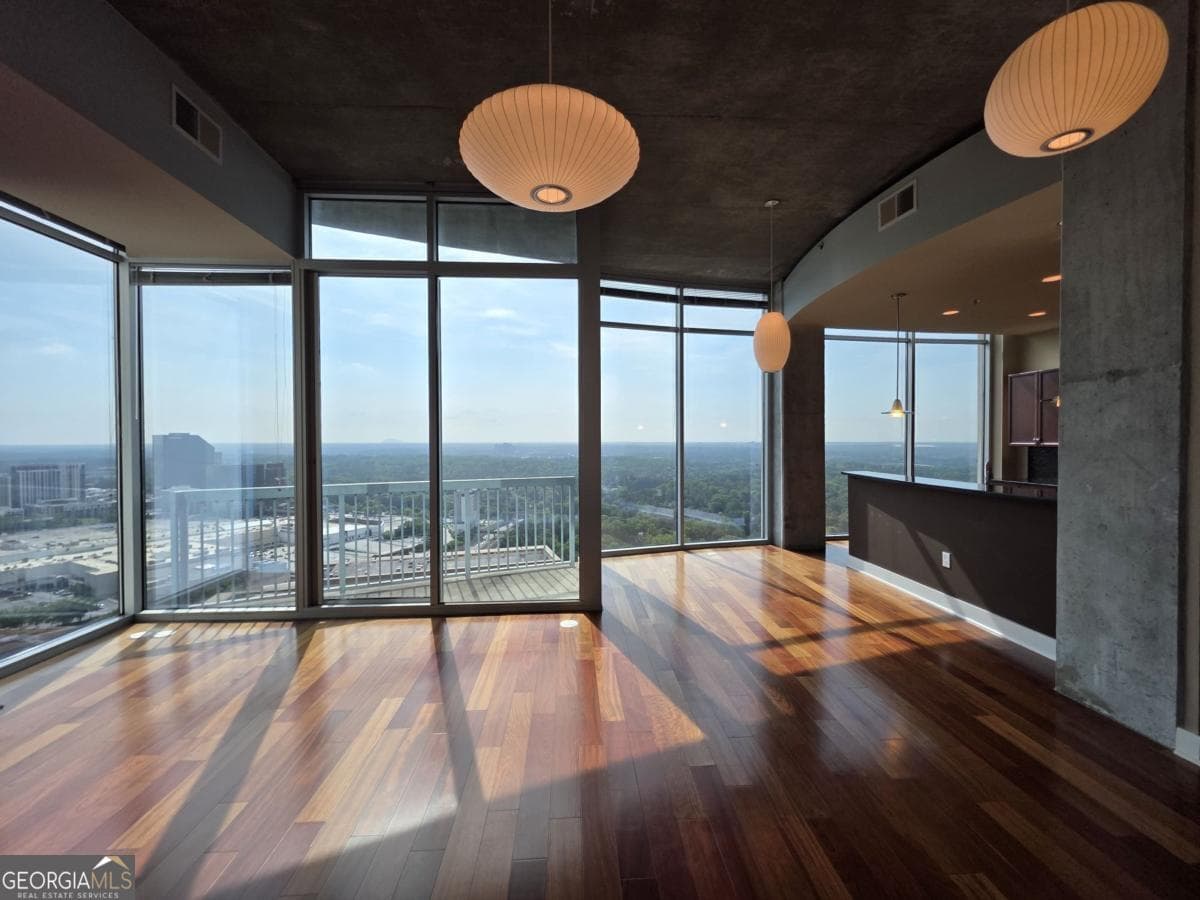 REALM · 3324 Peachtree Road NE # 3001, Atlanta GA 30326