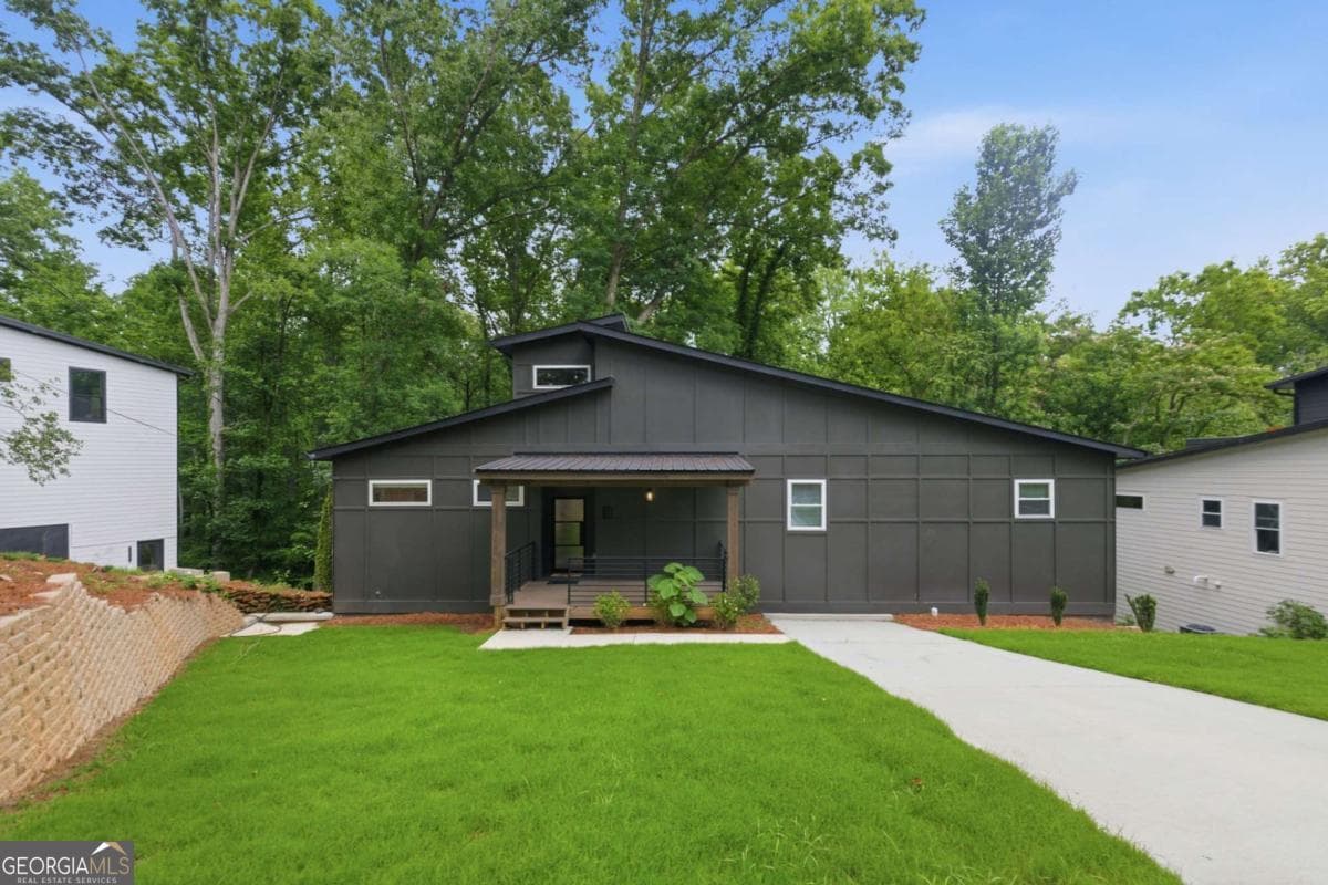 Beecher Hills · 977 Fleetwood Circle SW, Atlanta GA 30311