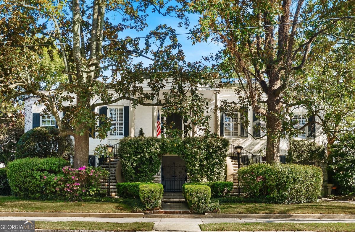 Devant Ward · 34 E 50th Street, Savannah GA 31405