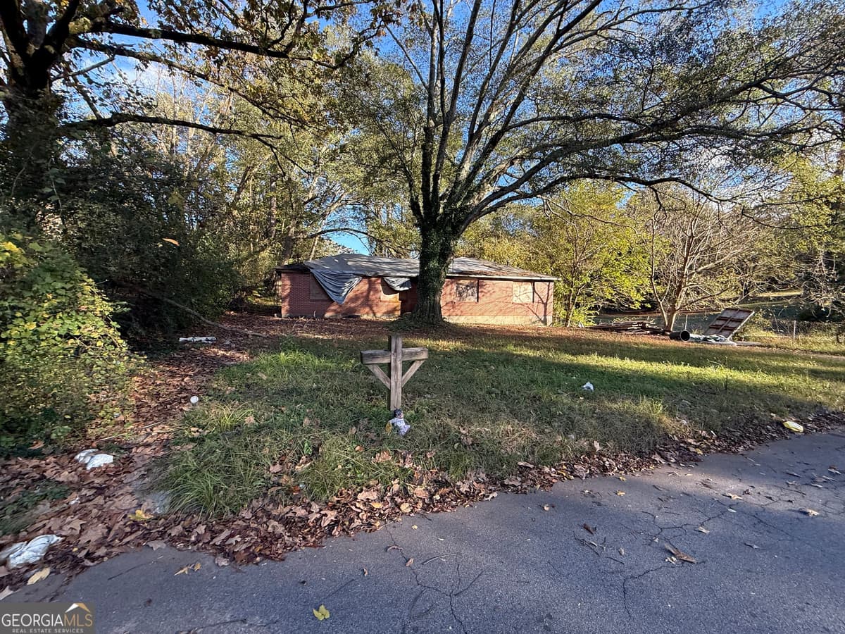 Grove Park · 395 Woodlawn Avenue NW, Atlanta GA 30318