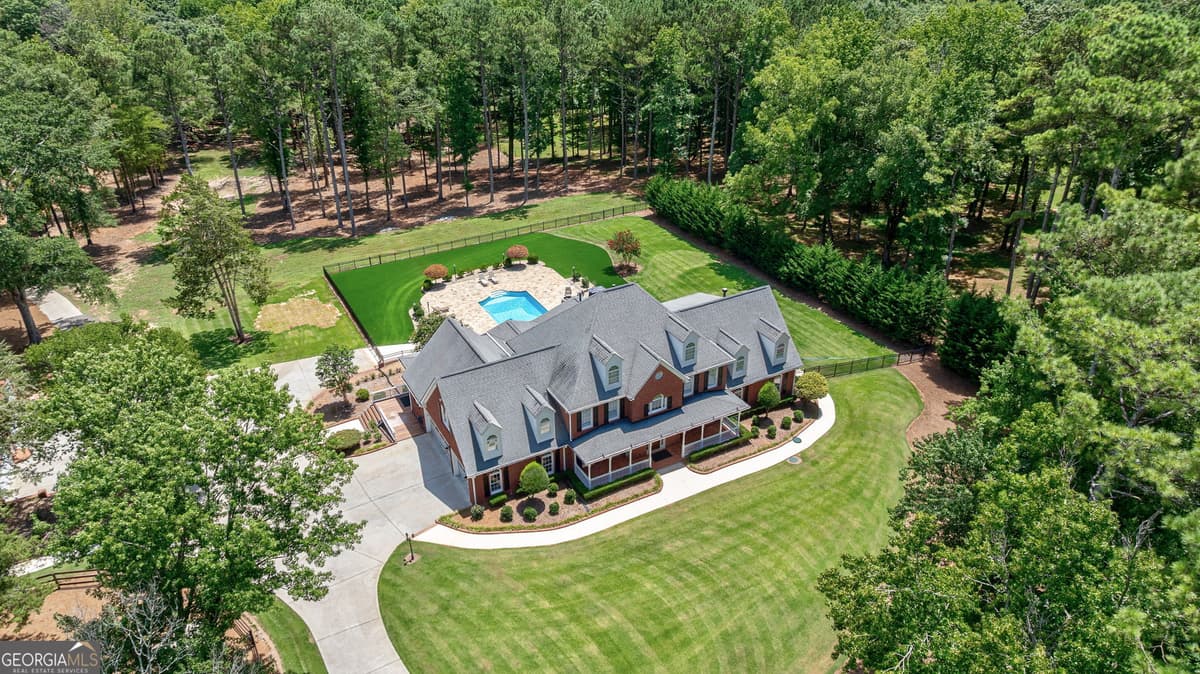 2391 Rabbit Farm Circle, Loganville GA 30052