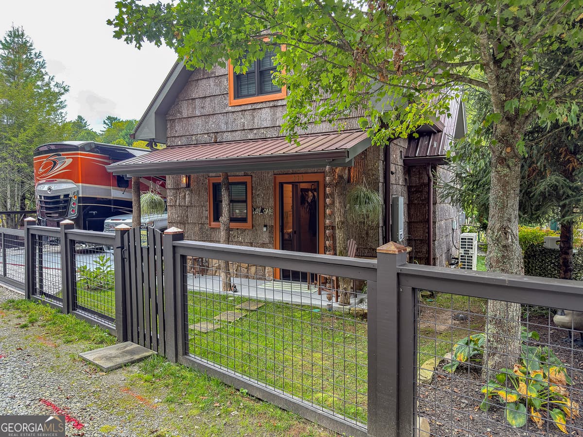 Wildflower Creek Motor Coach Resort · 111 Wildflower Road, Scaly Mountain NC 28775