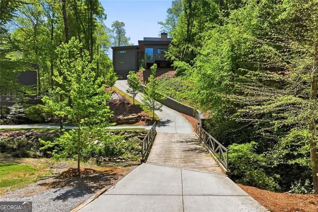 575 Mountain Way NE, Atlanta GA 30342