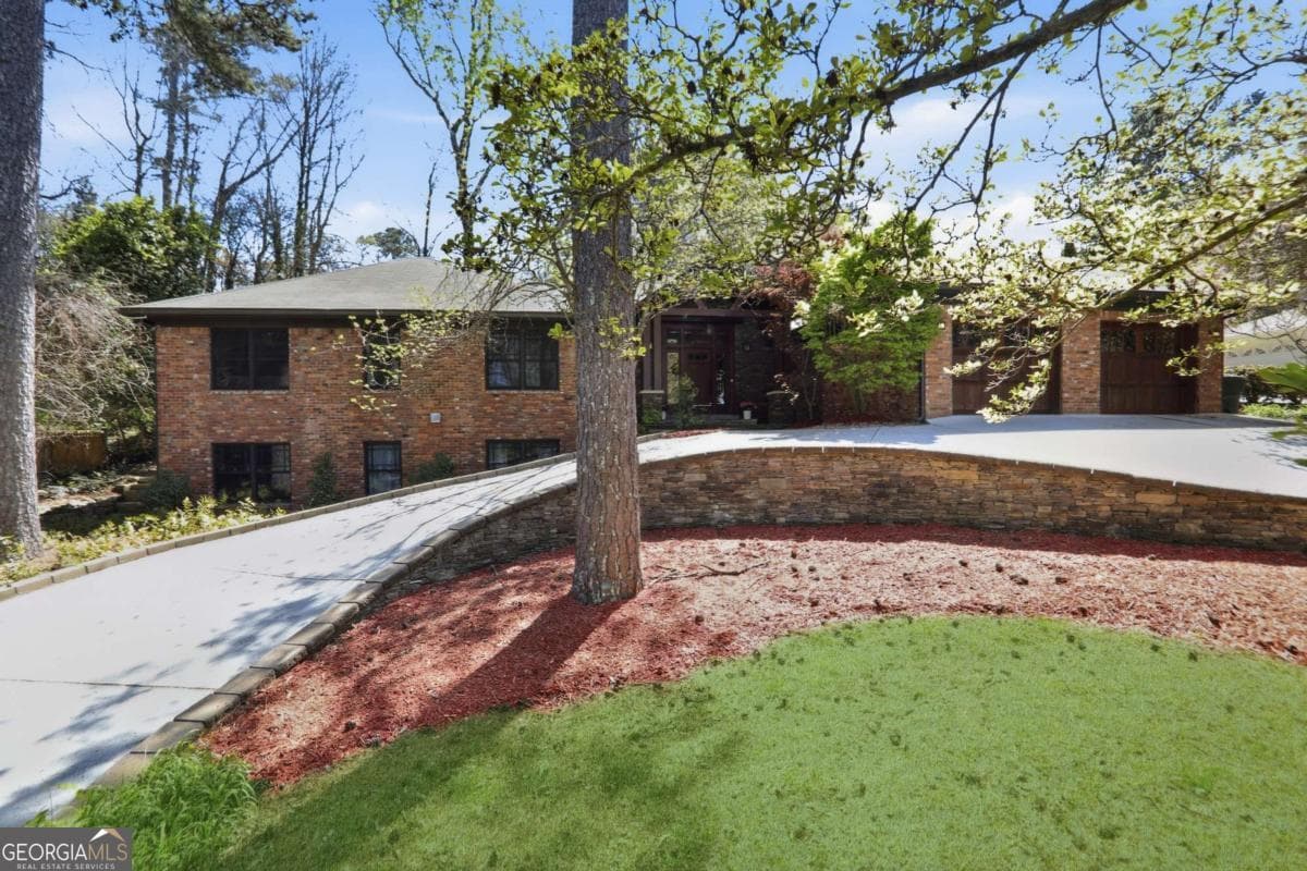Briarmoor Manor · 2881 Cravey Drive NE, Atlanta GA 30345