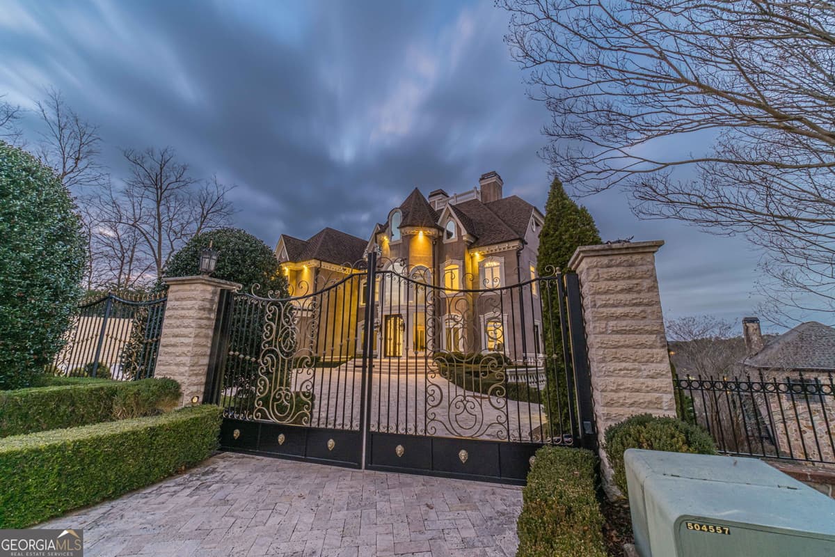 Chattahoochee Run · 8330 Jett Ferry Road, Sandy Springs GA 30350