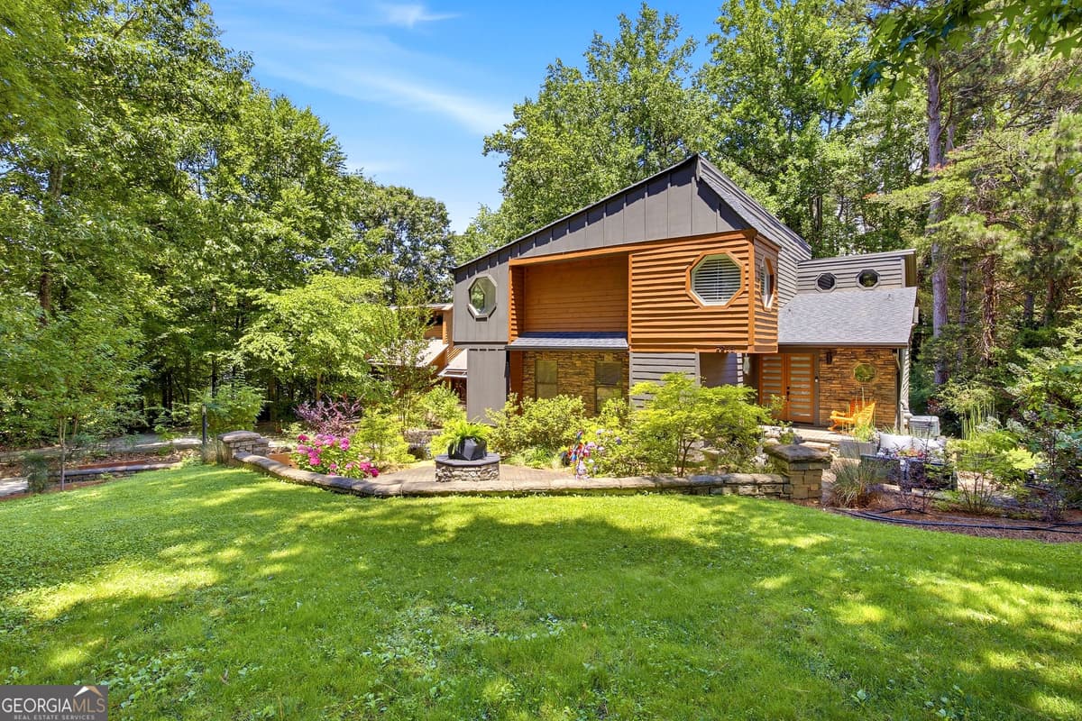 Holiday Pines · 5966 Island View Drive, Buford GA 30518