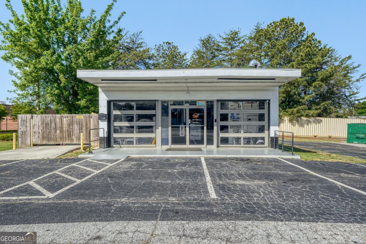 285 Pine Street NW, Lilburn GA 30047