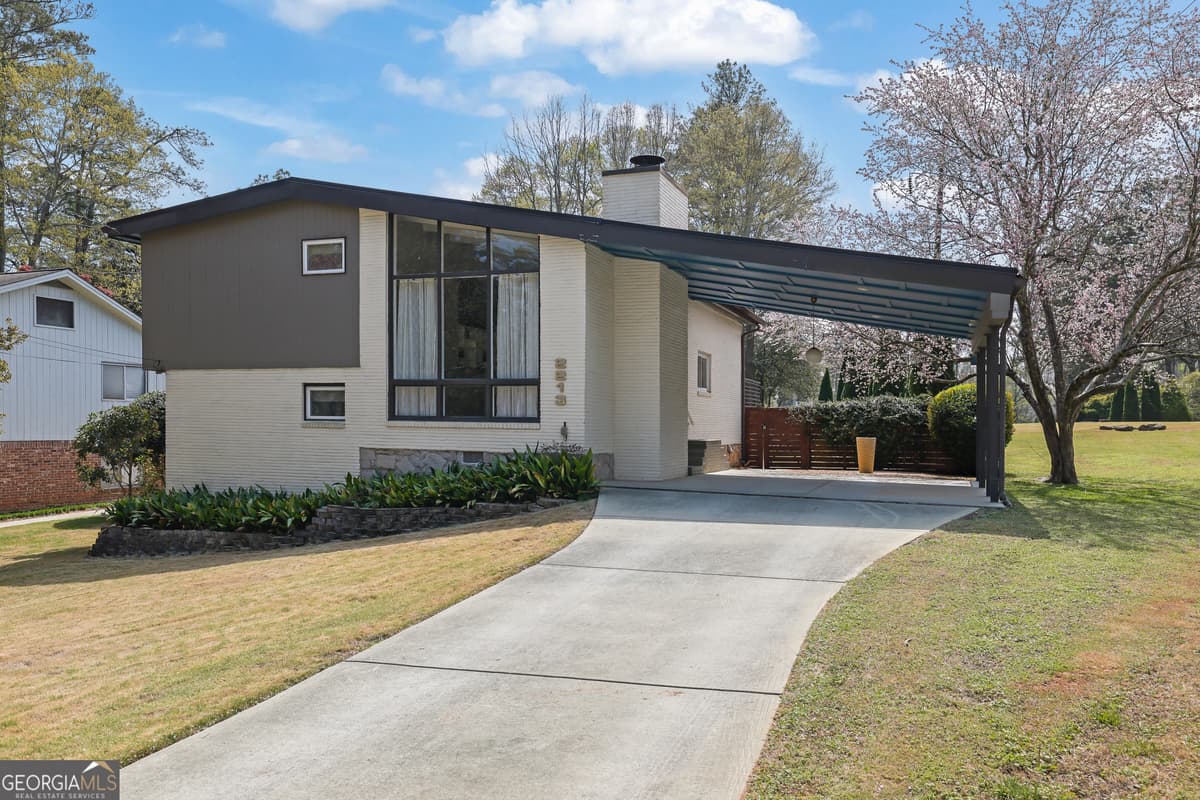 Leafmore Creek Park Hills · 2213 Leafmore Drive, Decatur GA 30033