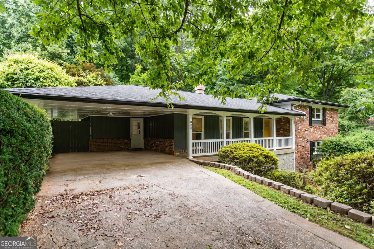 Thompson Park · 1025 Vistavia Circle, Decatur GA 30033