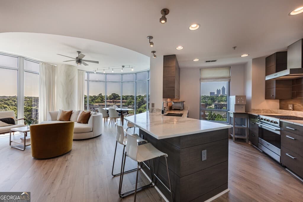 Luxe · 222 12th Street NE # 806, Atlanta GA 30309