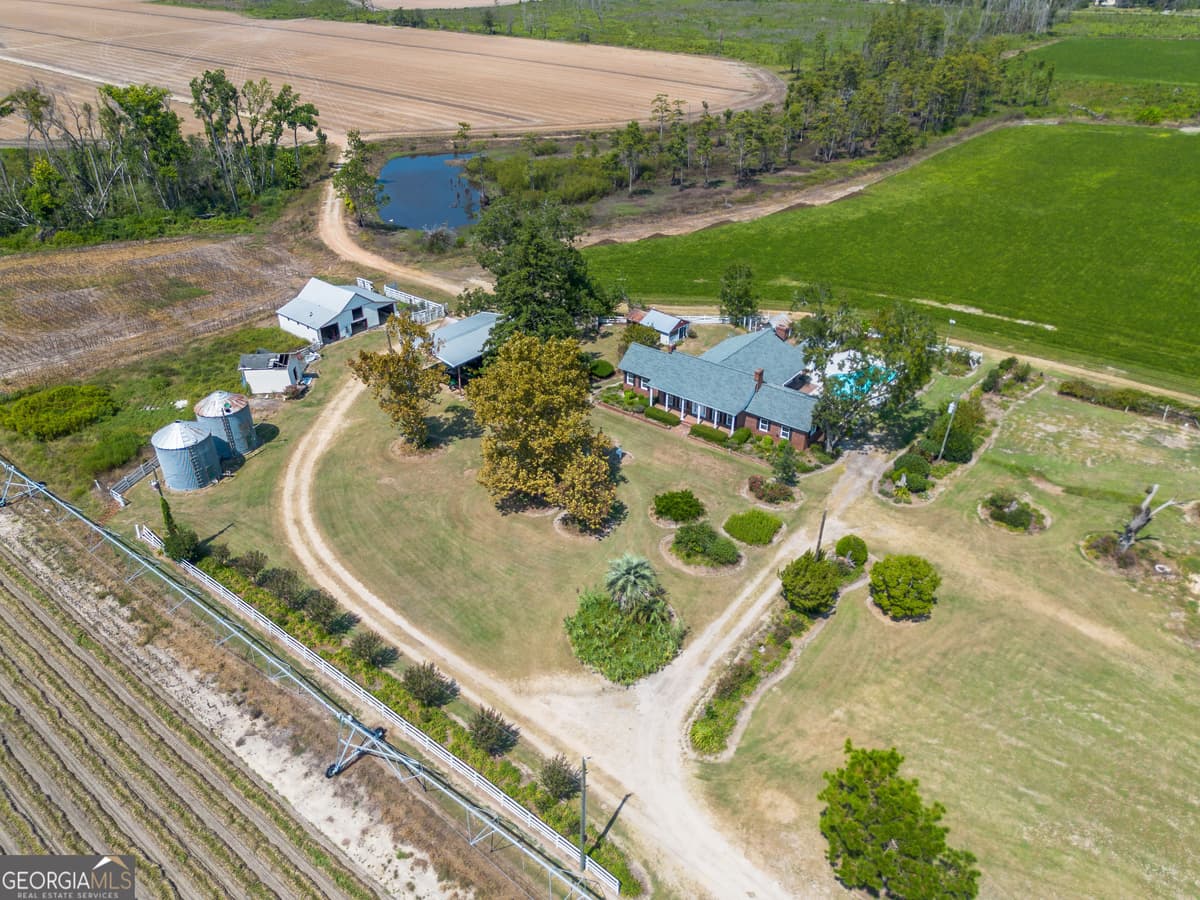 1671 Warren Carter Road, Douglas GA 31533