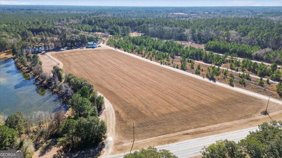 348 Lennies Pond Road, Ellabell GA 31308