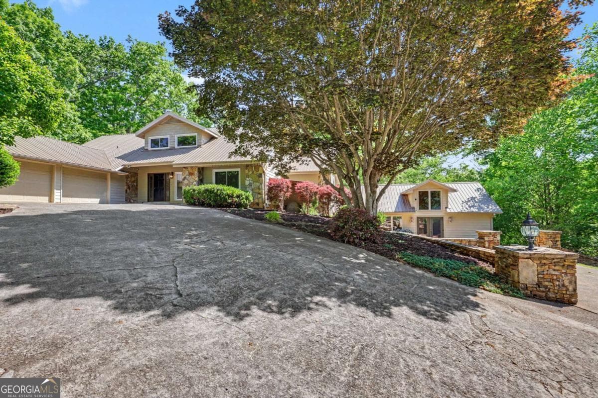 792 Bugscuffle Road, Hiawassee GA 30546