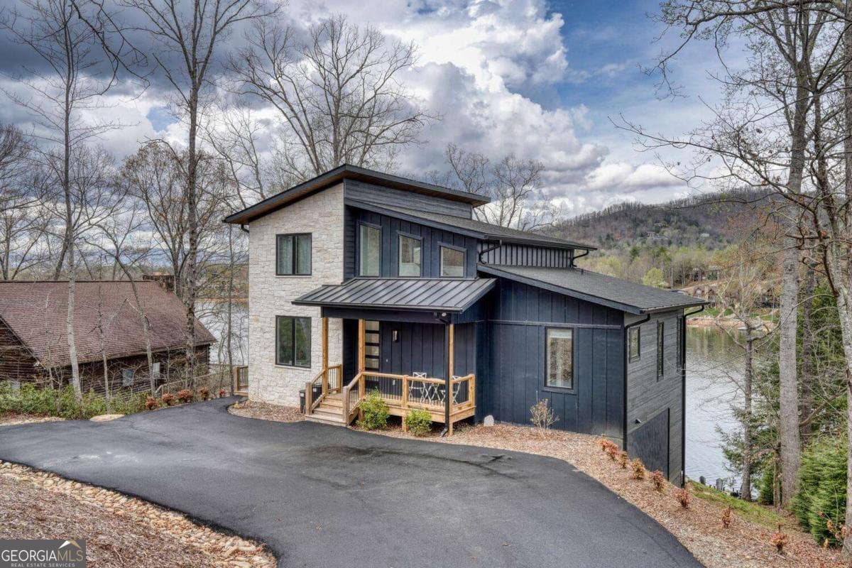 Windjammer Lodge · 161 Windjammer Drive, Hiawassee GA 30546