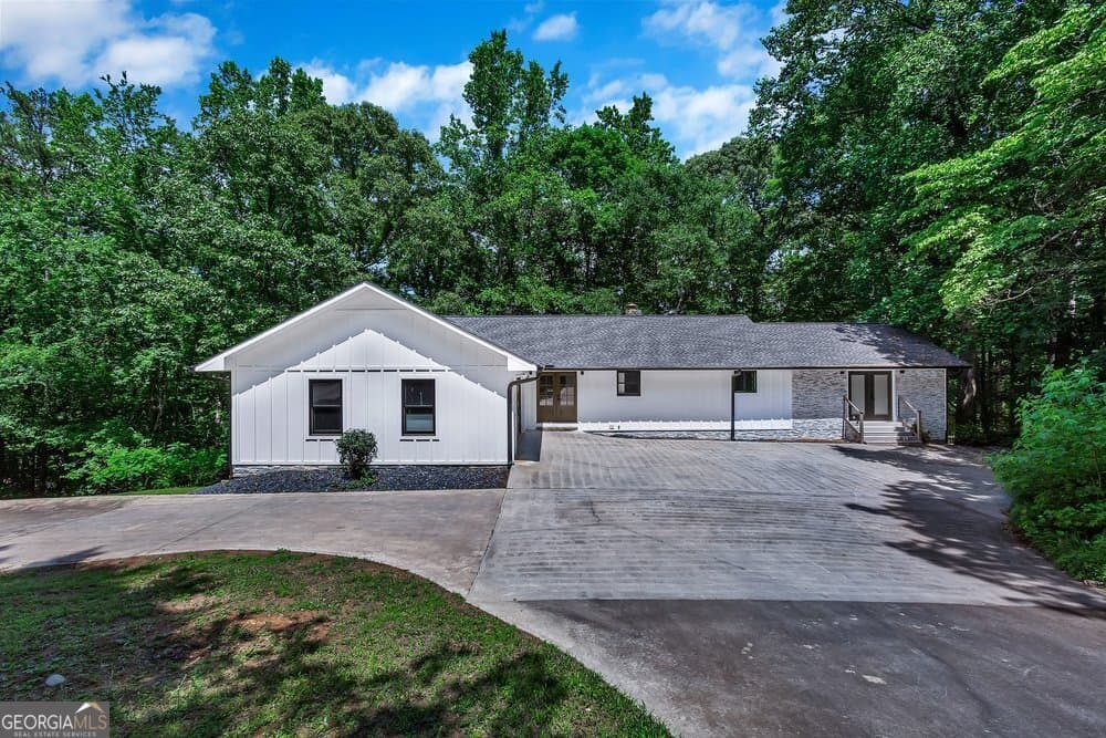 Tugaloo Bay · 250 Harbor Heights Circle, Lavonia GA 30553